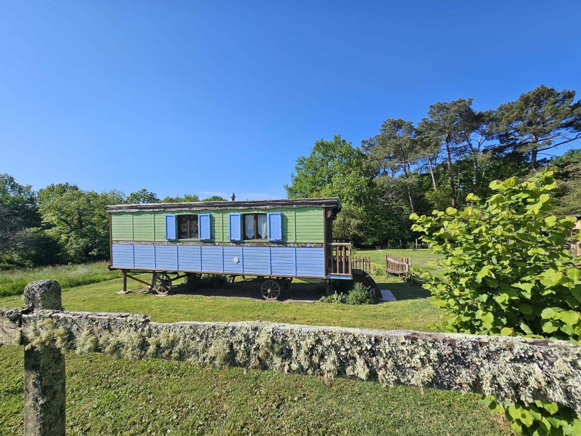 Roulotte Fleur Des Champs Villa Sigalens Bagian luar foto